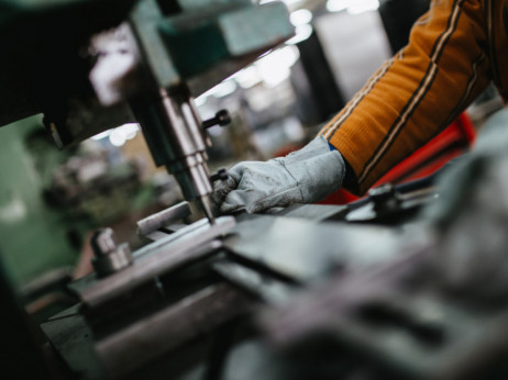Nakon rasta u maju, u junu ponovo pao promet u industriji