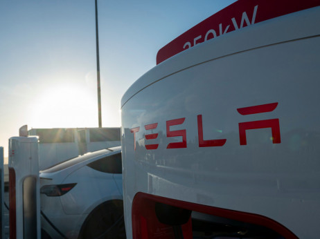 Pregled berzi: Tesla najveće iznenađenje, čekaju se izbori u SAD-u